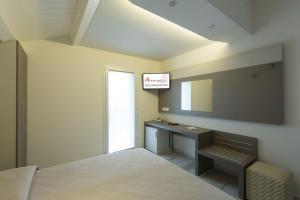 A television and/or entertainment centre at Hotel Biancaneve Wellness