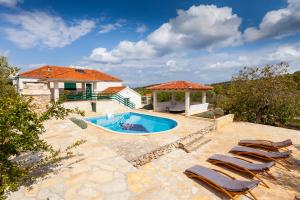 a villa with a swimming pool and a gazebo at House Nikita in Vela Luka