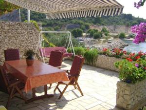 Fotografie z fotogalerie ubytování Holiday home Zdenka v destinaci Okrug Donji