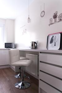 Kuchnia lub aneks kuchenny w obiekcie ConK Apartments by CasaTuristica