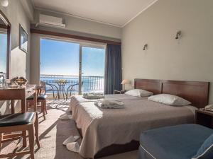 Postel nebo postele na pokoji v ubytování Hotel Cokkinis