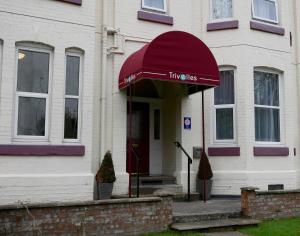 a red brick building with a red umbrella at Trivelles Belforte Hotel in Sale