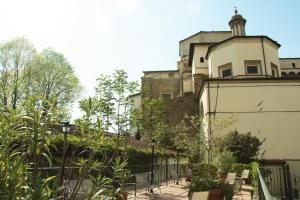 a building with a tower on the side of it at Studios Garden Terrace Oltrarno in Florence +86 photos