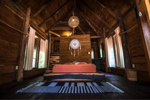 a bedroom with a bed in a wooden cabin at Escarabajo Rojo in Tulum