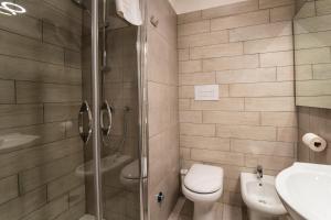 A bathroom at New Gallery