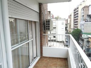 a balcony with a view of a city at Como en Casa 2 in Rosario