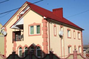 Edificio en el que se encuentra el hostal o pensión