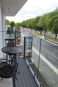 Balkón nebo terasa v ubytování Bealey Plaza Motel