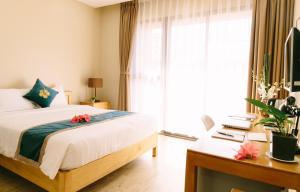 Postel nebo postele na pokoji v ubytování Minh Nhung Hotel