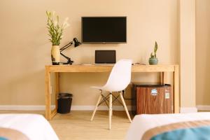 TV a/nebo společenská místnost v ubytování Minh Nhung Hotel