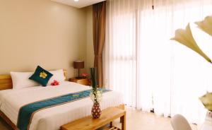 Postel nebo postele na pokoji v ubytování Minh Nhung Hotel