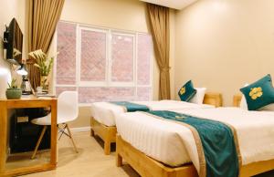 Postel nebo postele na pokoji v ubytování Minh Nhung Hotel