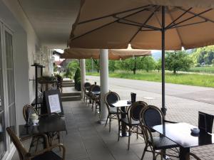 Restaurace v ubytování Landcafe mit Mini Hotel
