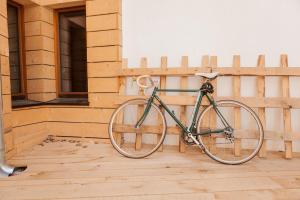 a green bike parked next to a wooden fence at Passivetxea in Íbero