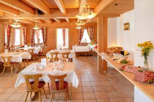 Restavracija oz. druge možnosti za prehrano v nastanitvi Alpengasthof Hörnlepass