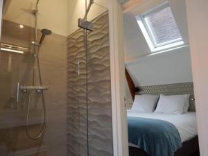 a bedroom with a shower and a bed in a room at Boutique B&B Nassau in Amsterdam