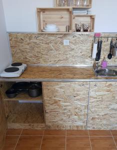 Kuchyň nebo kuchyňský kout v ubytování Apartman Lena