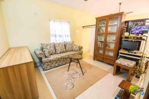 TV a/nebo společenská místnost v ubytování Moradia dos Quadros