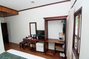 TV a/nebo společenská místnost v ubytování Luang Prabang Legend Hotel