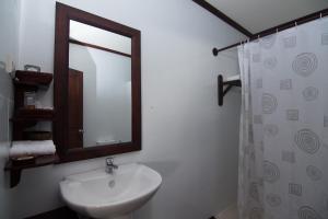 Koupelna v ubytování Luang Prabang Legend Hotel