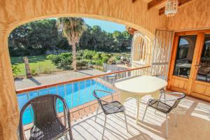Desig - holiday home with private swimming pool in Morairaの敷地内または近くにあるプールの景色