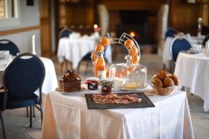 a table with a plate of food on top of it at B&B Le Clos du Phare - En campagne in Saint-Samson-de-la-Roque