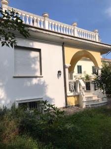 Budova, kde se vila nachází