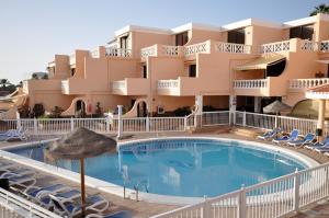 Bazén v ubytovaní Paradise Court Las Americas WiFi Pool 57 alebo v jeho blízkosti