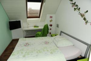 a small bedroom with a bed and a window at Hotel Restaurant Au Chasseur in Orbe