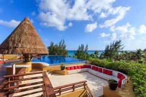 Bazén v ubytování Secret Paradise nebo v jeho okolí