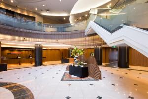 Hakata Excel Hotel Tokyu tesisinde lobi veya resepsiyon alanı