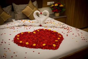 מיטה או מיטות בחדר ב-Sri Janakiram Hotels