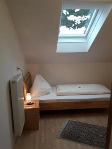 Postel nebo postele na pokoji v ubytování Ferienwohnung Kupfer