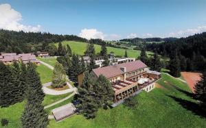 Ett flygfoto av Holiday Park Orava Bungalows