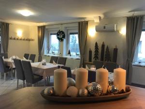 Restauracja lub miejsce do jedzenia w obiekcie Sirály Panzió Tópart