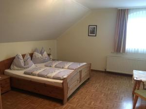 En eller flere senge i et værelse på Reiterhof Rössler