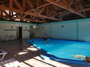 a group of people in a large swimming pool at Residencial Pousada do Serrano in Gramado