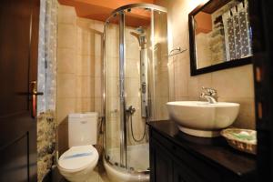 A bathroom at Arhontiko Kefalari