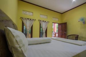 Giường trong phòng chung tại Nova Homestay Ubud