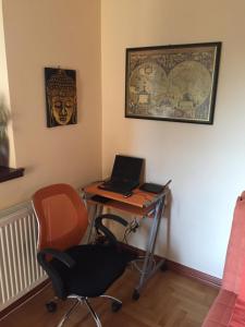 a desk with a laptop and a chair in a room at Apartment Linda in Zlatibor
