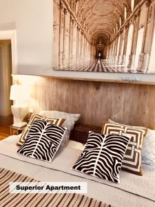 a bed with four pillows on it in a room at Villa Friedrich in Bayreuth