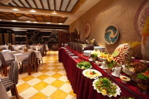 Comida en o cerca de este apartahotel