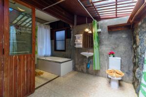Koupelna v ubytování Kanya Cozy Bungalows Kata