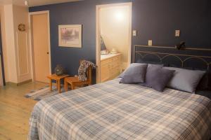 a bedroom with a bed and a table and a chair at Mountain Springs Nature Retreat in Kaleden