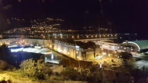 Výhľad na mesto Omiš alebo výhľad na mesto priamo z apartmánu