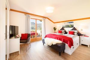 Postel nebo postele na pokoji v ubytování "Haus Berktold" - Annehmlichkeiten von 4-Sterne Familien-und Wellnesshotel Viktoria können mitbenutzt werden + 19 fotografií