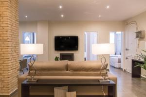 a living room with a couch and two lamps at MD Oliag I Apartment Ruzafa in Valencia