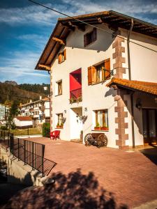 Foto da galeria de GURE-LUR casa rural em Sumbilla