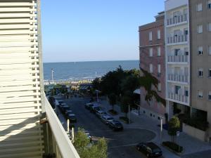 vista su un parcheggio accanto a un edificio di Apartments in Lignano 21632 a Lignano Sabbiadoro