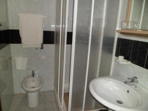 A bathroom at Motel Tempio Még 33 kép